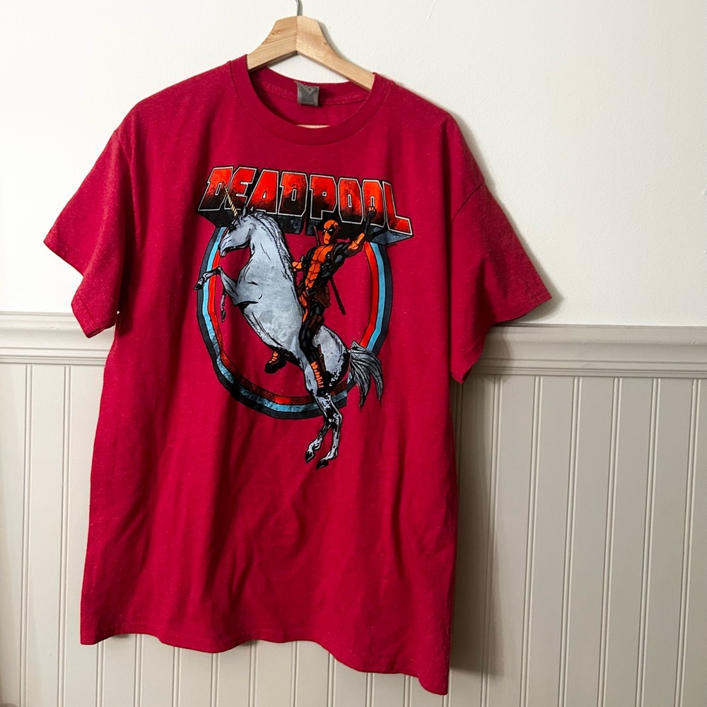 Gildan Men’s Large Marvel Deadpool Unicorn Red Graphic Tee Shirt